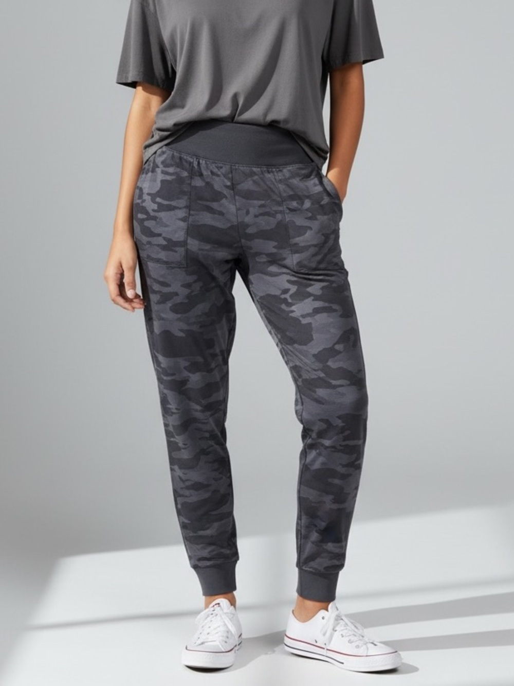 Athleta Salutation Jogger Women’s XS Gray Camo High Rise Athleisure Pants